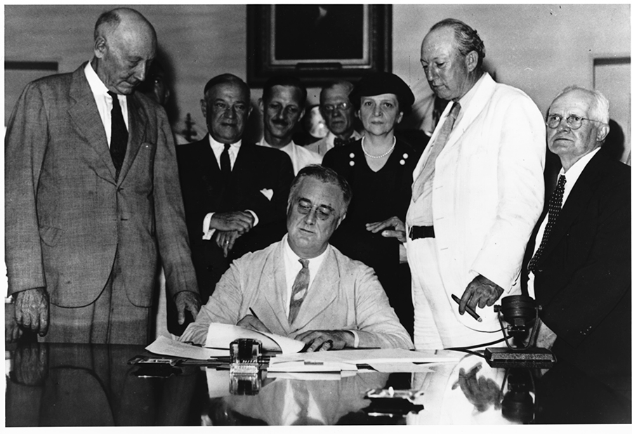 signing-the-social-security-act-1935-living-new-deal